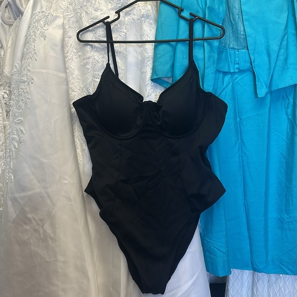 🆕 GOOD AMERICAN Black Show Off One Piece Underwire Cups Belt Swimsuit Size 6 3x - Picture 10 of 11